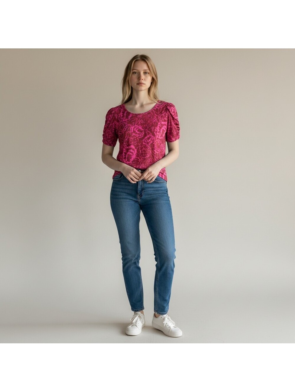 Jaclyn Smith T-Shirt Women M Medium Pink Floral Short Sleeve Round Neck Casual
